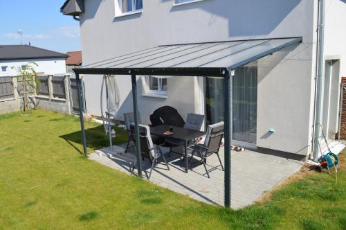 alumínium pergola LANITPLAST WALL 53 antracit + bronz PC